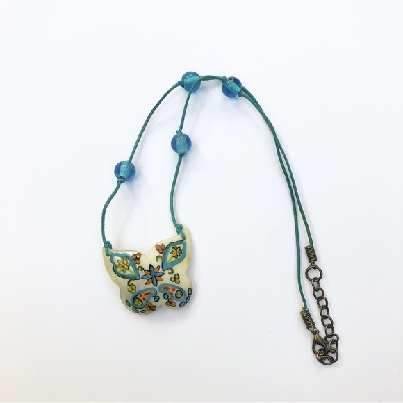 Hand painted mother of pearl butterfly Seashell Necklace - Picture 6 of 8